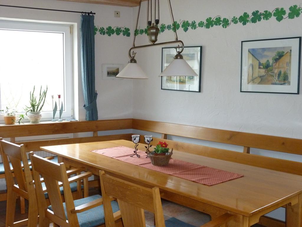 Weingut-Brennerei-Gaestehaus Emil Dauns رايل الغرفة الصورة